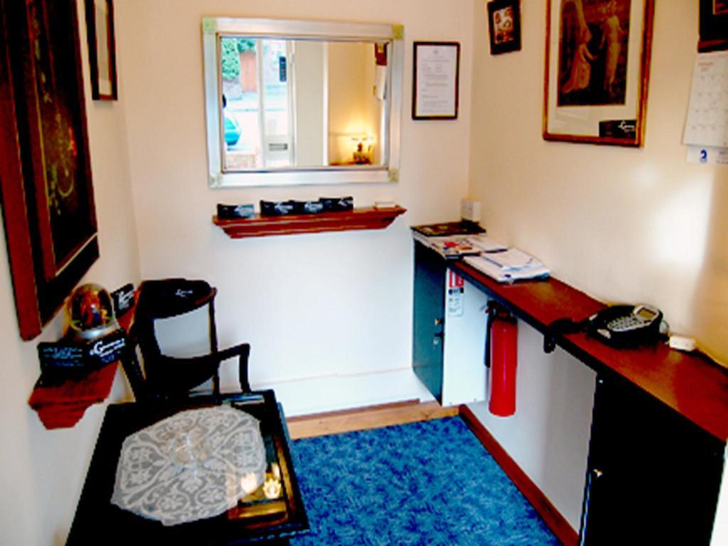 St. George'S Lodge Kingston upon Thames  Eksteriør bilde